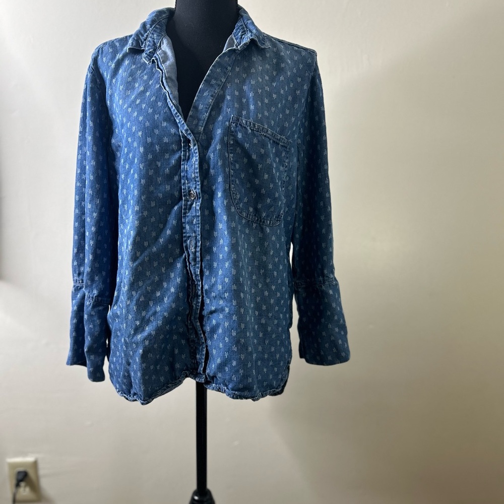 Anthropologie Cloth & Stone Chambray Denim Pullover Button Up Top Size L